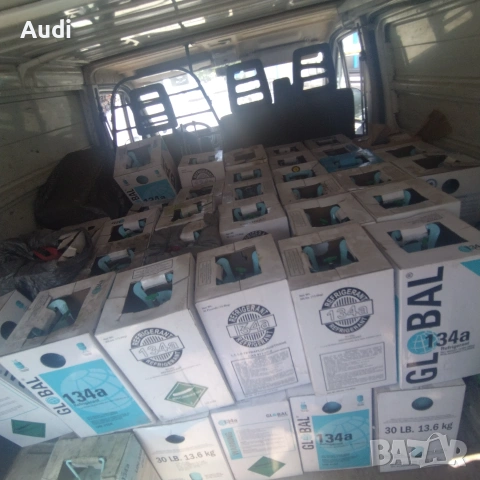 Продавам 77 броя бутилки за фреон R134a Refrigenerat Arcticool
