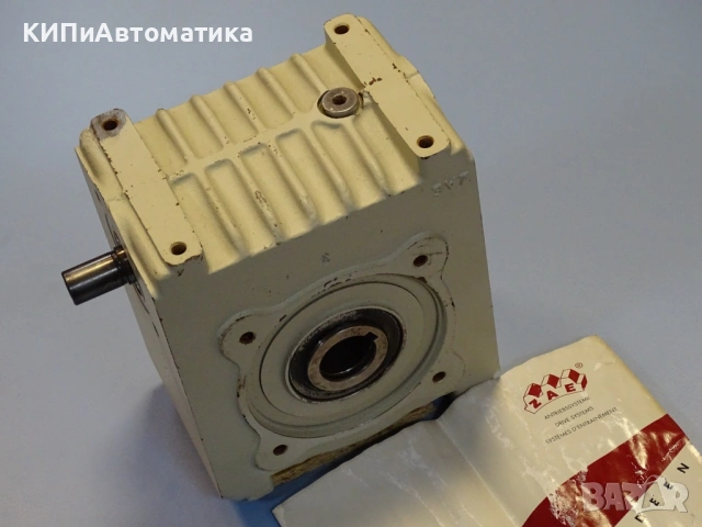 Червячен редуктор ZAE typ E063B gear reducer i=10:1, снимка 7 - Резервни части за машини - 54580338
