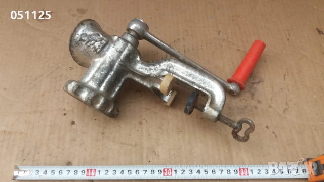 стара соц. масивна месомелачка , снимка 2 - Антикварни и старинни предмети - 54034178