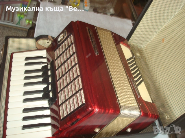 Акордеон Велтмайстер Стела 40 баса с куфар, снимка 2 - Акордеони - 55267389