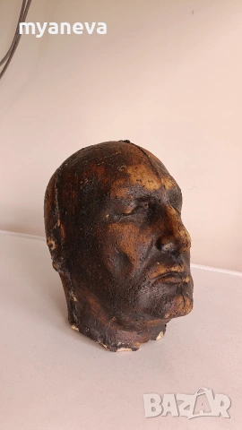 Антична гипсова смъртна маска (death mask) от 19-ти век на император Наполеон Бонапарт.  
