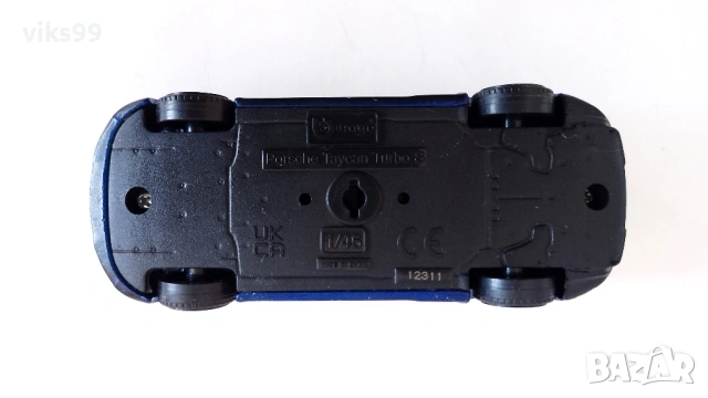 Bburago Porsche Taycan Turbo S - Мащаб 1:46, снимка 8 - Колекции - 53996303