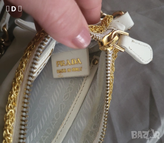 PRADA оригинална малка чантичка, снимка 9 - Чанти - 54498785