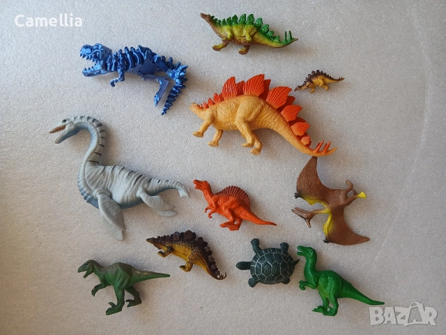 Лот: динозаври играчки