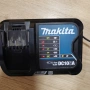 Зарядно MAKITA 10.8V 5A, снимка 1