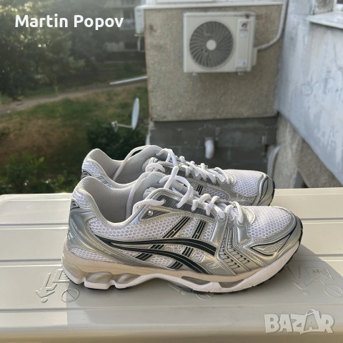Обувки Asics GEL-Kayano 14 – White / Graphite Grey, снимка 2 - Маратонки - 55242409