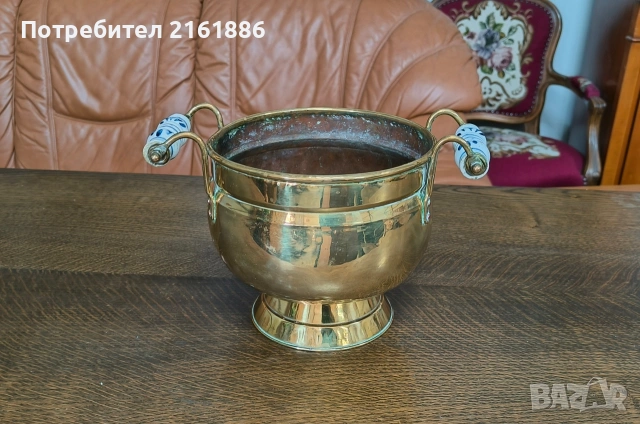 Месингова кашпа с порцеланови дръжки , снимка 2 - Декорация за дома - 54492874