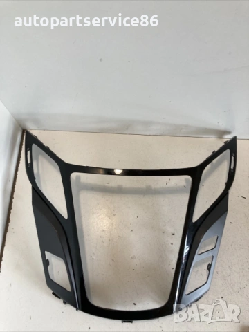 Централна конзолна лайсна за Hyundai i40 1.7 CRDi (2014) 84740-3Z000