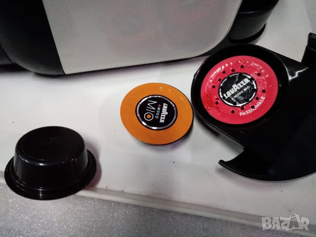 Кафемашина Lavazza Mini Compact за капсули A Modo Mio, снимка 10 - Кафемашини - 55685554
