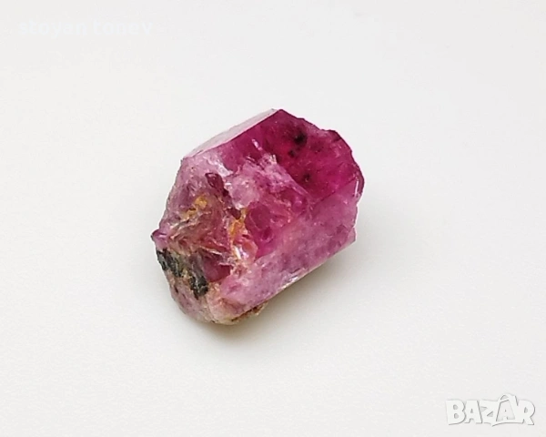 Един от най-редките скъпоценни камъни в света - 1.80 карата Natural Red Beryl (Bixbite) от Юта, САЩ!