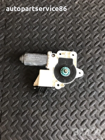 Мотор за стъкло на задна дясна врата за Opel Vectra (2002-2006) 106365-105 