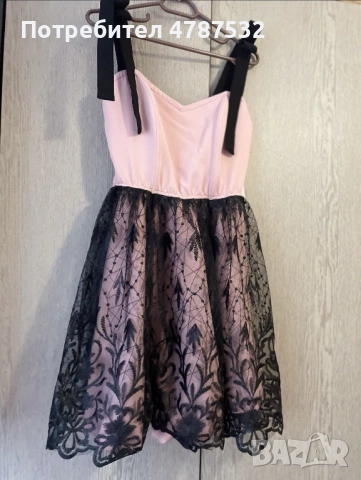 Нежна рокля Lorreti с дантелени детайли и панделки