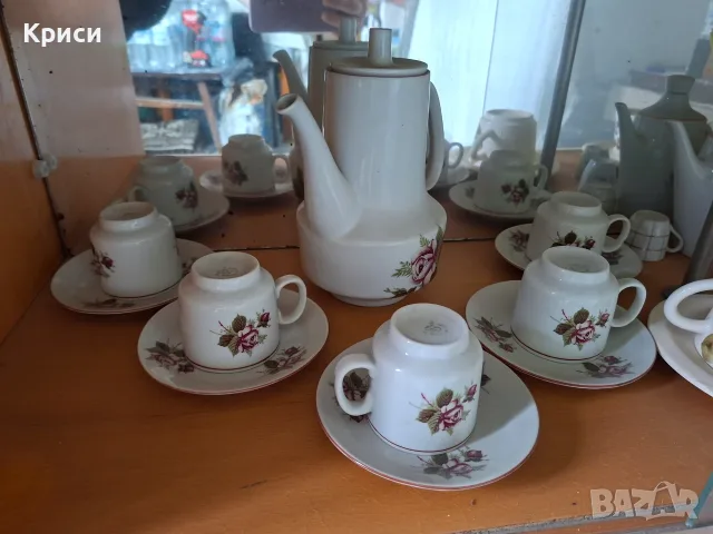Сервиз за кафе с флорални мотиви