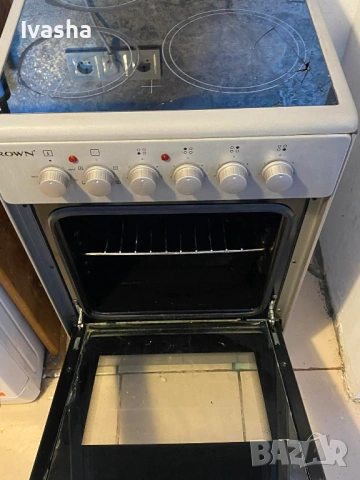 Електрическа готварска печка Crown с керамичен плот