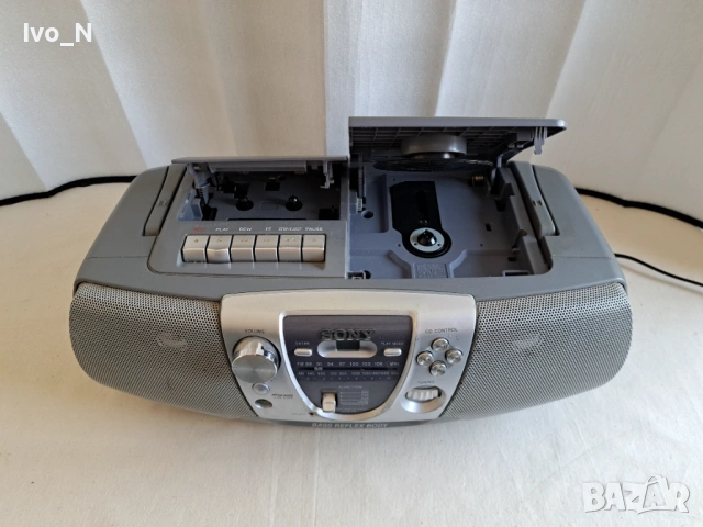 CD радиокасетофон Sony CFD-V8., снимка 3 - Радиокасетофони, транзистори - 54453731