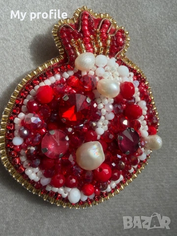 Уникална брошка Handmade - Нар с естествени перли , снимка 2 - Колиета, медальони, синджири - 54053662