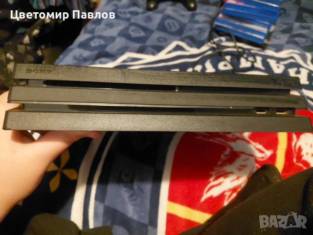 Playstation 4 pro + 10 игри + контролер