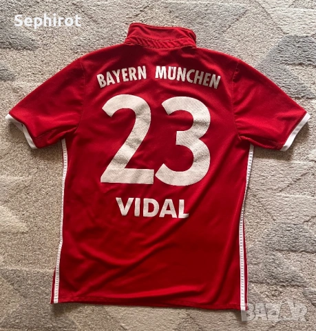 Оригинална тениска на FC Bayern München — Arturo Vidal #23 (Сезон 16/17), снимка 3 - Тениски - 54820216