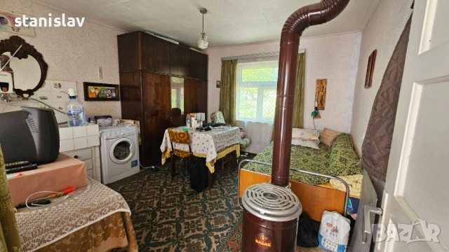 Продавам поддържана къща 118 кв.м. с гараж и вътрешен санитарен възел , снимка 8 - Къщи - 54408725