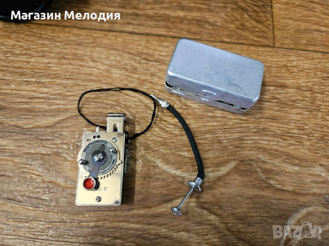 Ретро фотокомплект Revueflex SC1 + Обективи, Светкавица и Самоснимачка Haka Autoknips II, снимка 10 - Фотоапарати - 54710954