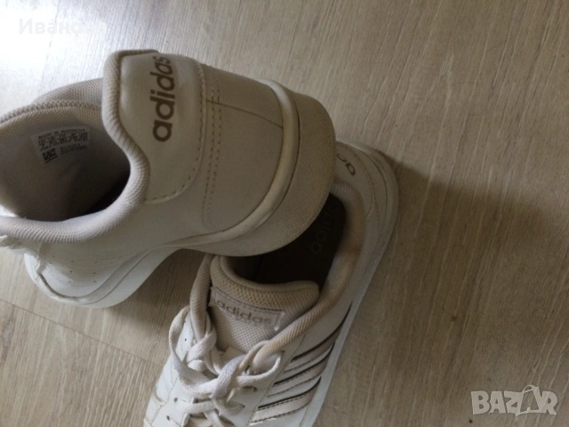 Бели кожени маратонки Adidas., снимка 4 - Маратонки - 54493117