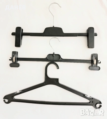 Продавам 100 бр. закачалки за дрехи за магазин 