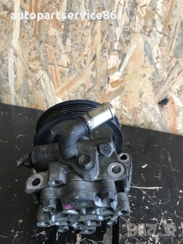 Помпа на сервоуправление за Ford Connect 1.8 TDDI / Ford Focus 1.8 TDI (2004), снимка 2 - Части - 55091476