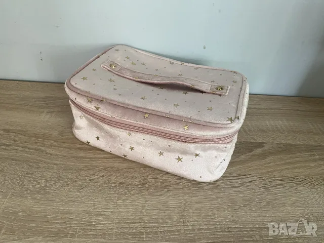 Нов дамски козметичен несесер кадифе