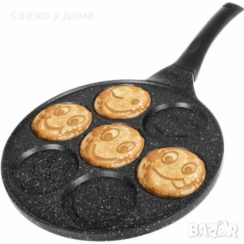 Тиган за палачинки с форми на емотикони – перфектен за весела и вкусна закуска.