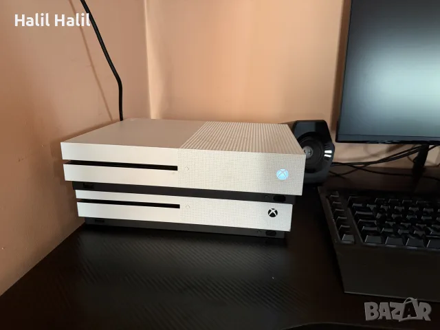xbox one S с 5 игри и два контролера