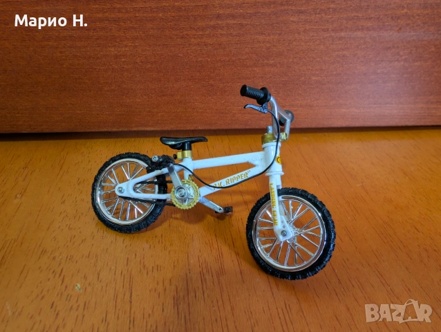 Фингър байк Flick Trix SE Racing BMX Innovations R.K. Ripper + резервни части, като нов, оригинален, снимка 4 - Коли, камиони, мотори, писти - 55105060