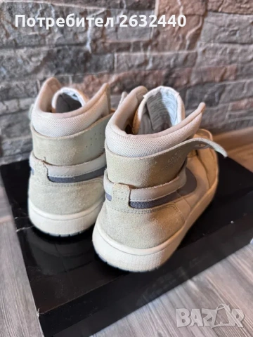 Nike Air Jordan 1 Mid, снимка 4 - Кецове - 54583144