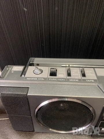 HITACHI TRK-6701W VINTAGE RETRO BOOMBOX радио касетофон, снимка 14 - Радиокасетофони, транзистори - 54778620