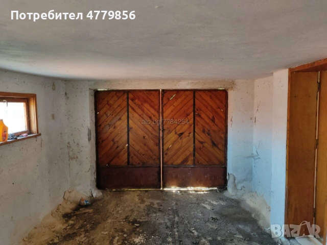 Триетажна къща с двор. За ремонт. село Могила, снимка 2 - Вили - 54001691