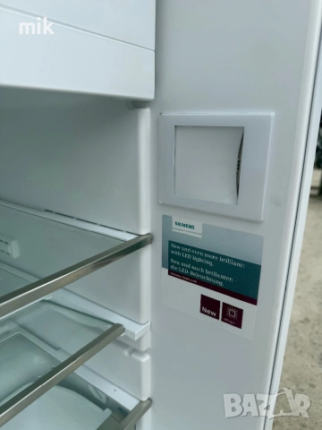 Малък хладилник за вграждане с камера Siemens , снимка 5 - Хладилници - 54738475