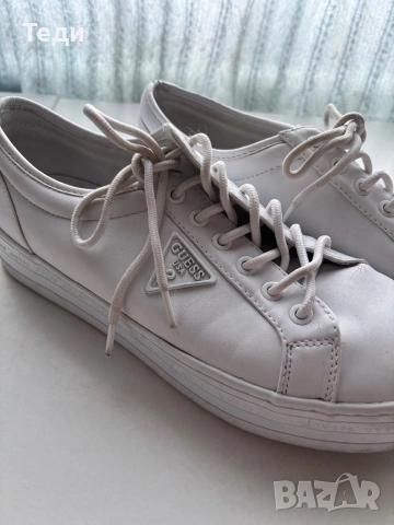 Бели обувки Guess, снимка 3 - Маратонки - 54896469