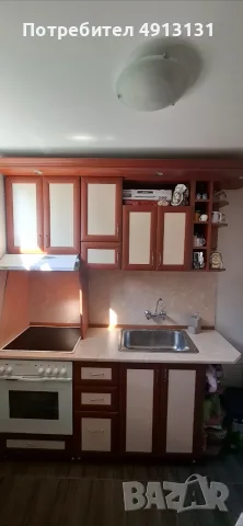 Кухненско оборудване с печка, котлони, асператор
