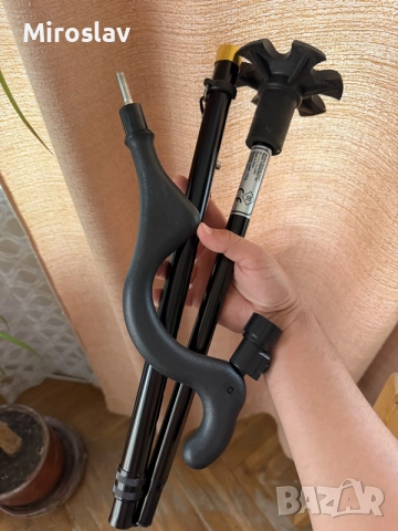Сгъваем телескопичен бастун Wellpro Walking Stick с LED фенерче и широка основа Туристическа щека, снимка 3 - Бастуни - 55390217