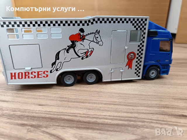 Mercedes Actros за превоз на Коне - мащаб 1:50 на SIKU моделът е с доста липси, снимка 3 - Колекции - 55068897