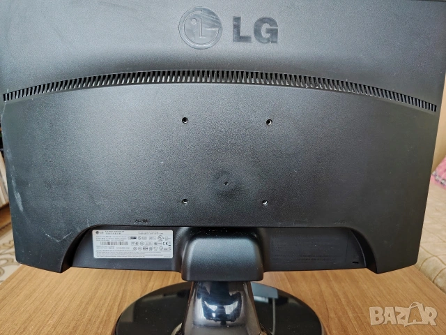 Надежден 19" монитор LG FLATRON W1943SS – Идеален за офис и раб, снимка 5 - Монитори - 54907294
