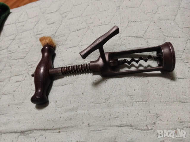 ПРОМО-Стара немска дървена статуетка - мъж, фигурка - деца на люлка, антикварен тирбушон XIXв. , снимка 3 - Антикварни и старинни предмети - 53387886