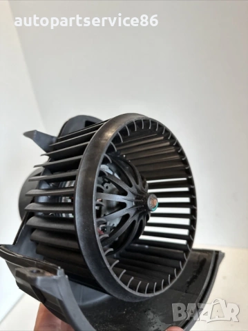 Мотор на вентилатора на парното за Volkswagen Touareg 3.0 Tdi (2009) , снимка 2 - Части - 54164554