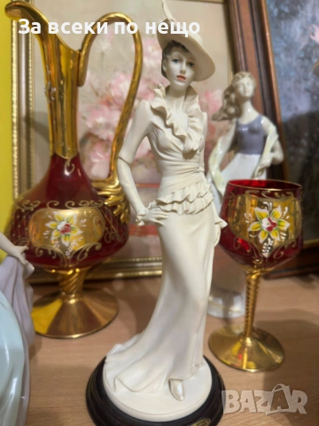 Дамата с перото” изискана фигура на млада и елегантна дама Код P2228, снимка 10 - Колекции - 54232710