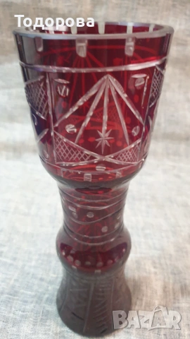 Ваза от червен кристал -Бохемия