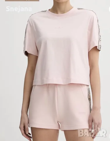 екипче GUESS за 34€ от 78€ 