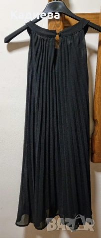 къса черна рокля с плисета- солей, снимка 4 - Рокли - 54310234