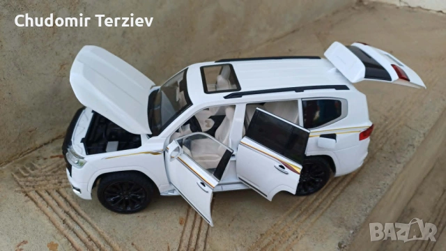 1:18 Toyota Land Cruiser мащабен модел, снимка 6 - Колекции - 54506062