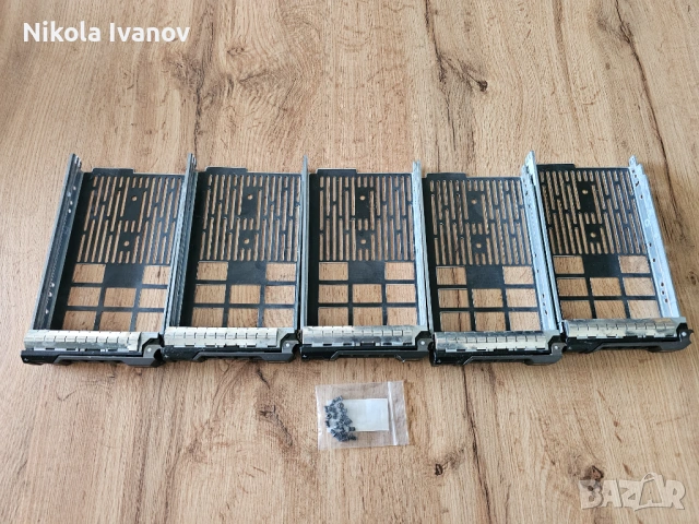 Dell PowerEdge 3.5" HDD Caddy (F238F / 0F238F) – SAS/SATA Шейни за R210, R310, R410, R320, R510 и др