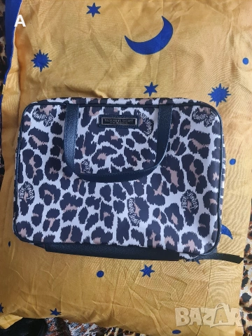 На Виктория Сикрет Леопардова чанта-несесер за гримове и принадлежности, снимка 7 - Чанти - 55031648