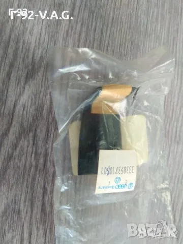 333853710B 01C**NEU**VAG**Passat B3 Variant и Passat B4**Крайна капачка вдясно**, снимка 4 - Части - 55300021